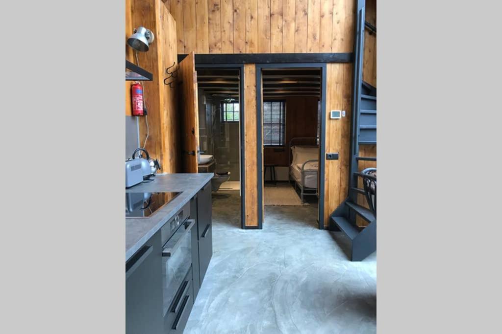 Uniek Houten Huis Nabij Bos En Plassen Hollandsche Rading Exterior foto