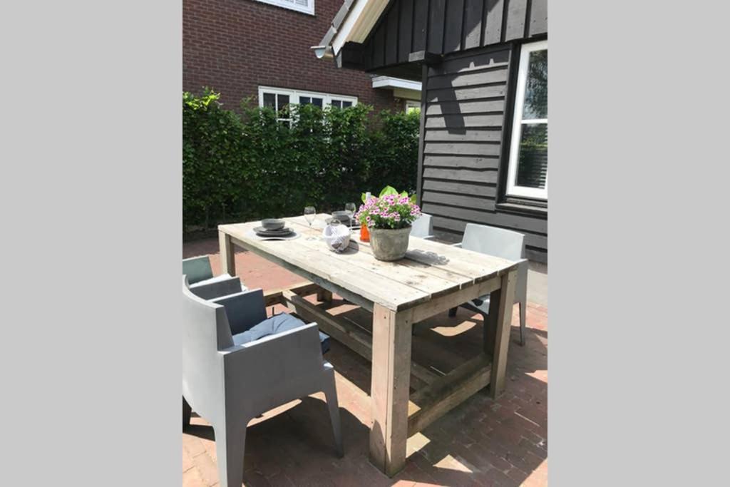 Uniek Houten Huis Nabij Bos En Plassen Hollandsche Rading Exterior foto