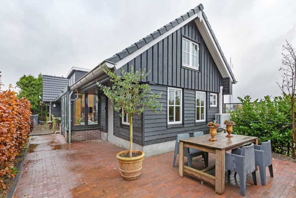 Uniek Houten Huis Nabij Bos En Plassen Hollandsche Rading Exterior foto